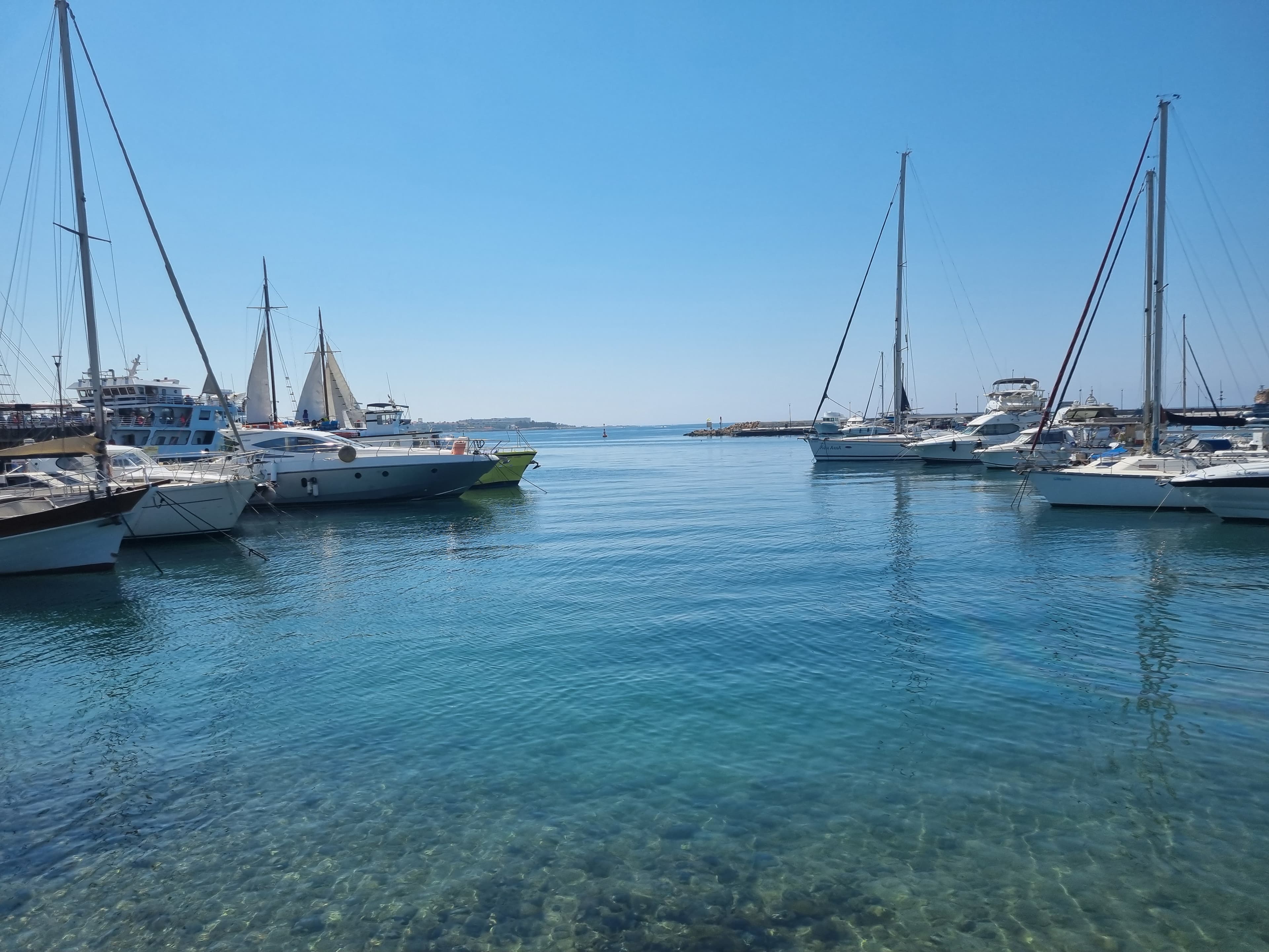 Βάρκες στο λιμανάκι της Πάφου